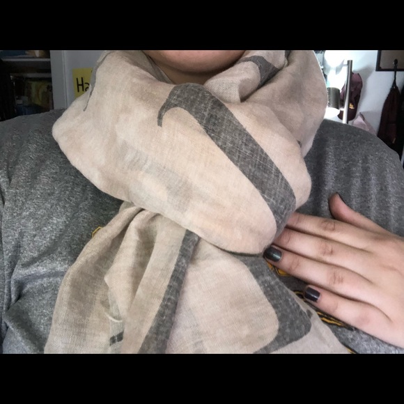 Scarf - Picture 2 of 5